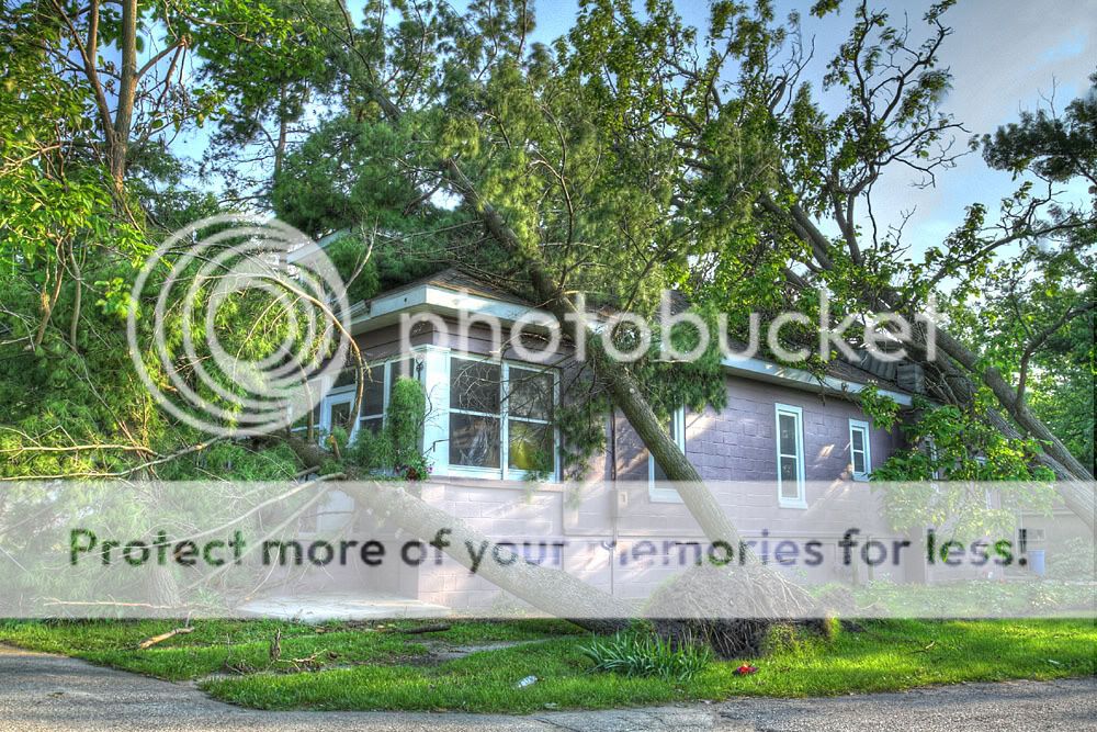 IMAGE: http://i735.photobucket.com/albums/ww357/oldvultureface/June%204%20Storm/IMG_7174And9more_tonemapped.jpg