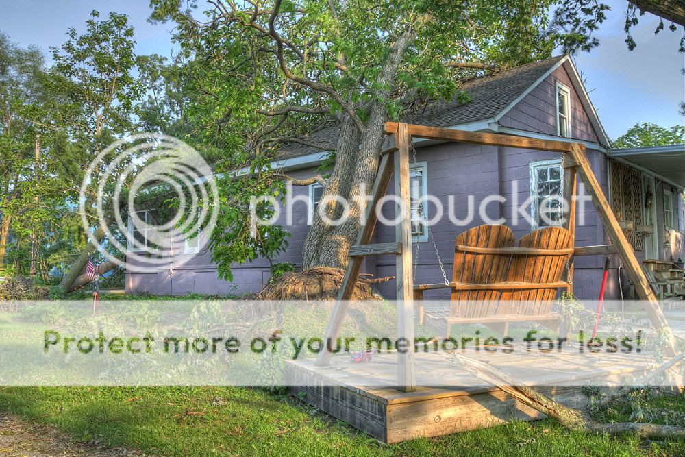 IMAGE: http://i735.photobucket.com/albums/ww357/oldvultureface/June%204%20Storm/IMG_7186And8more_tonemapped.jpg