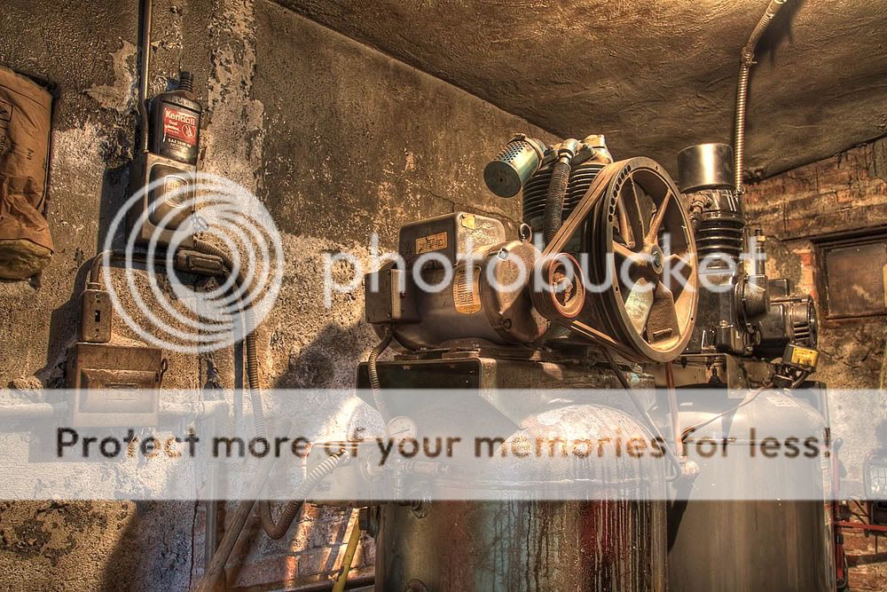 IMAGE: http://i735.photobucket.com/albums/ww357/oldvultureface/POTN/IMG_8030_1_2_3_4_5_6_tonemapped.jpg