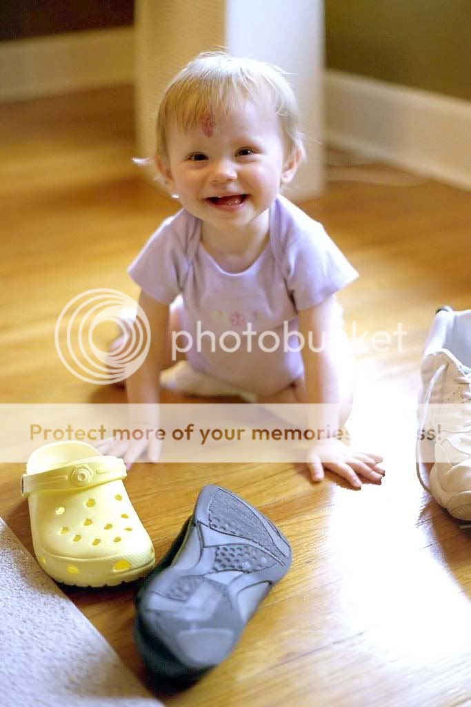 IMAGE: http://i735.photobucket.com/albums/ww357/oldvultureface/ellie.jpg